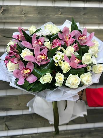 Букет цветов из: Розы и Хризантемы в Погорелках