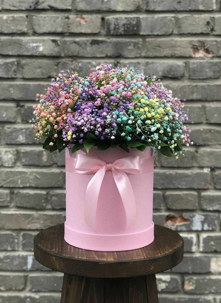 Цветочная композиция из Гипсофила и Розы в шляпной коробке в Погорелках