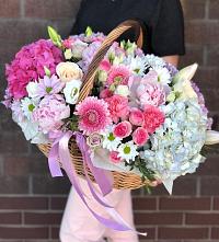 Композиция солнечный день в Погорелках Цветочная композиция из Розы, Хризантемы, Пионы и Лизиантусы в корзине в Погорелках