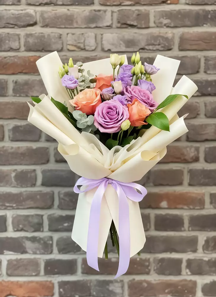 Букет цветов из: Лизиантусы и Розы в Погорелках