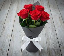 Букет 5 Красных роз Эдлесс Лав в Погорелках