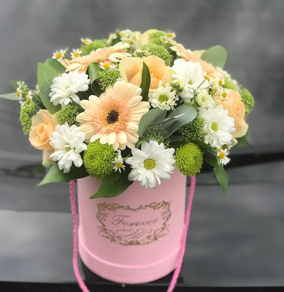 Цветочная композиция из Розы, Герберы и Хризантемы в шляпной коробке в Погорелках