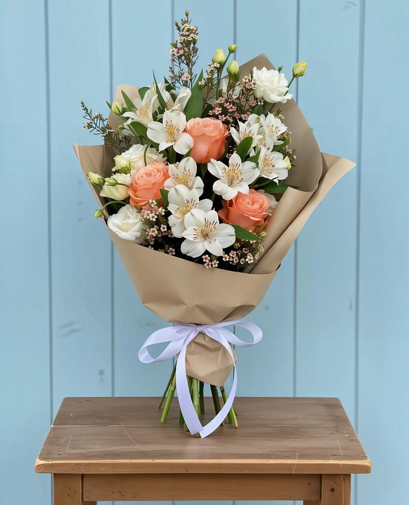 Букет цветов из: Альстромерии, Лизиантусы, Розы и Хризантемы в Погорелках