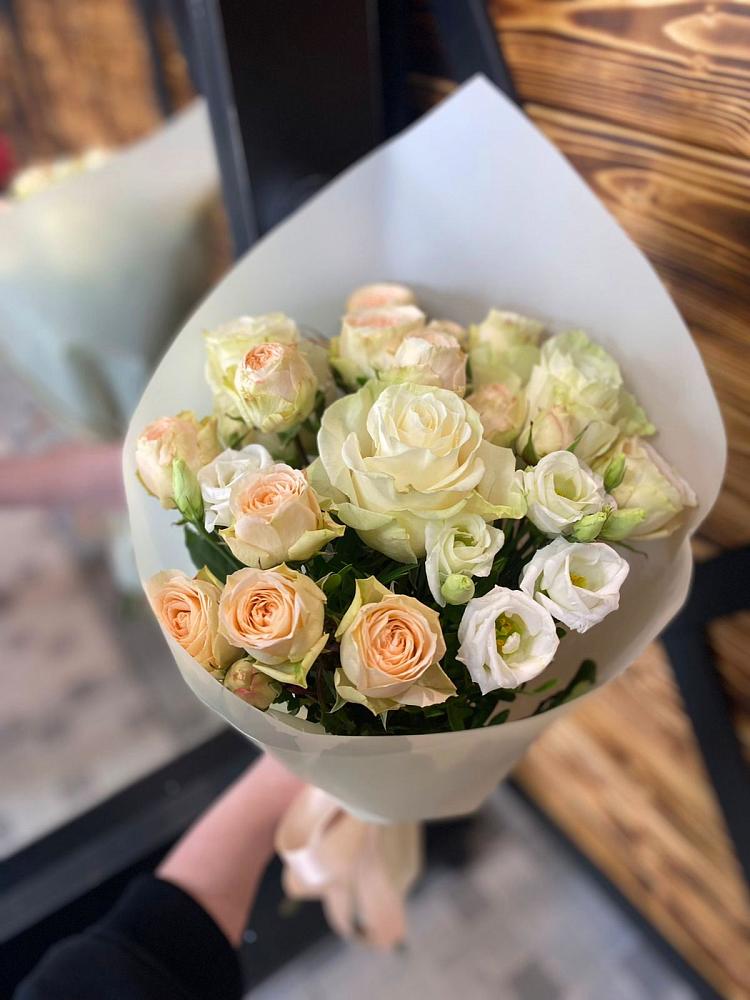 Букет цветов из: Розы и Лизиантусы в Погорелках